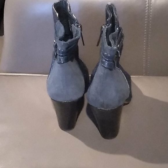 Navy Calf Hair and Suede Boots - Picture 4 of 9